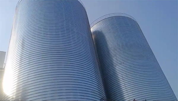 北京2座混凝土高架卷板仓